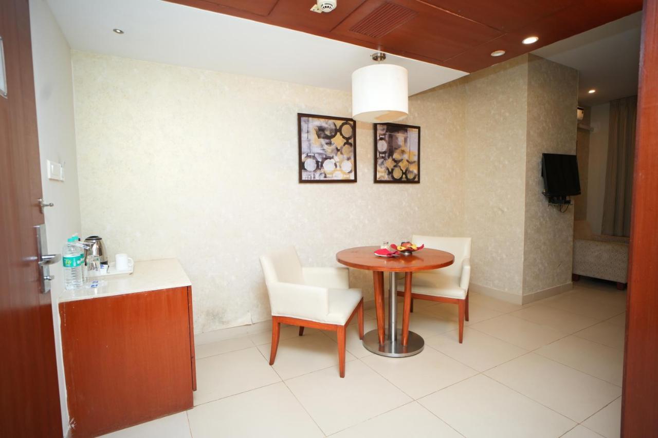 The Altruist Business Hotel Hitech Hyderabad Exterior foto